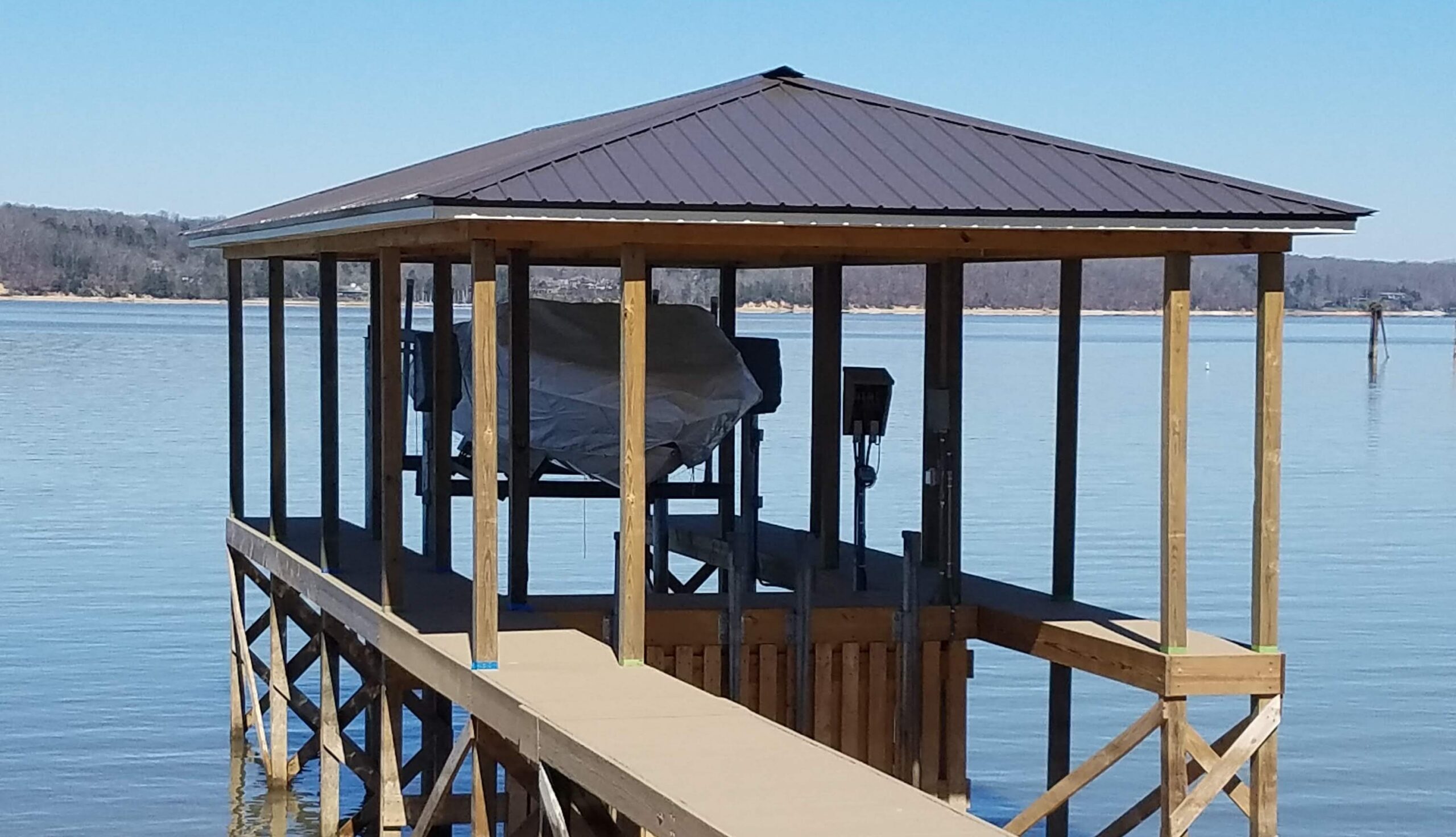 Metal roof with standing seam panels for weather resistance